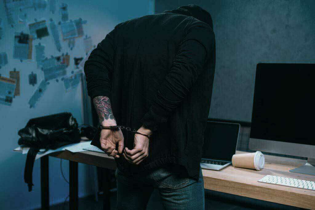 مجازات مزاحمت خیابانی چیست؟ 4 مجازات مزاحمت خیابانی